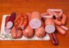 Производители колбасы и сосисок предлагают вновь поставлять продукцию в школы