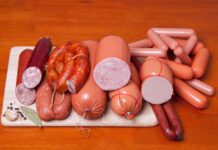 На продуктовых полках появятся сосиски и колбаса «Пермский стиль»
