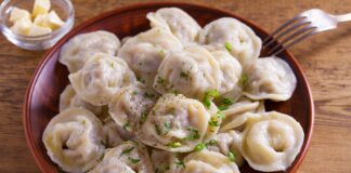 Репортеры программы «Живая еда» вместе с экспертами выяснили, влияет ли цена на качество пельменей