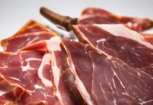 И хамон, и чипсы: На Ямале в полтора раза увеличили объем заготовки оленины