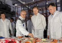 Визит Дениса Мантурова в «Атлантис-Пак»: ростовская компания усиливает позиции в импортозамещении